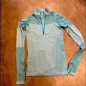 Nike running shirt xs